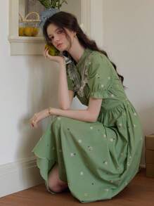 Simple Retro Fresh Green Embroidered Dress With Stand - Up Collar And Lace Peter Pan Collar - Green - View 4