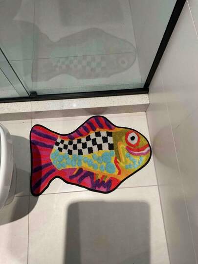 1pc Asymmetrical Shower Room Bathroom Entrance Mat With Cartoon Fish Pattern, Creative Absorbent Plush Bath Mat For Shower Room/Bathroom Entrance Home Bathroom Decor Bath Rug Floor Carpet Outdoor Rug Door Mat Fall Decor Bathroom Accessories Back To School