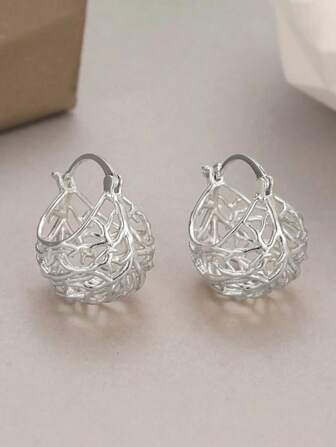 时尚圈形耳环一对，适合女孩日常佩戴、派对首饰或生日礼物