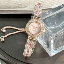 1 pièce Montre à quartz de mode pour femme avec boîtier en alliage de cristal en forme de fleur, cadran avec chiffres arabes et chaîne de perles colorées