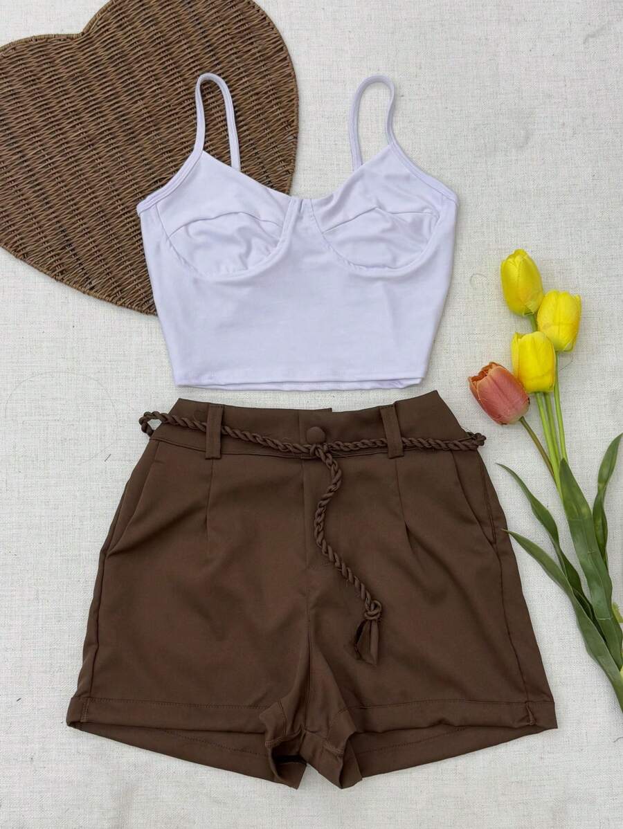 Blusa regata de cropped moda feminina+Short alfaiataria com cinto - Branco e castanho escuro - Visão 1