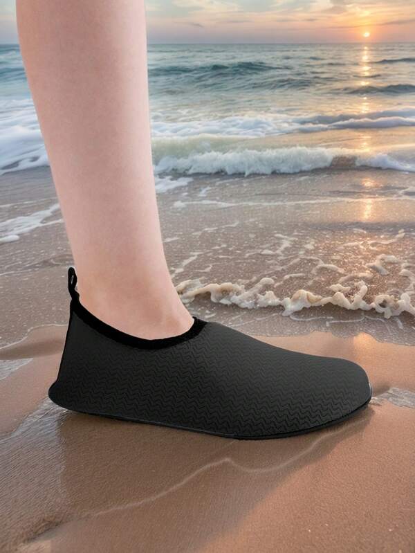 Unisex Water Shoes For Outdoor, Beach, Yoga, Swimming, Diving. Non-Slip, Thick-Soled, Protective Toe Design