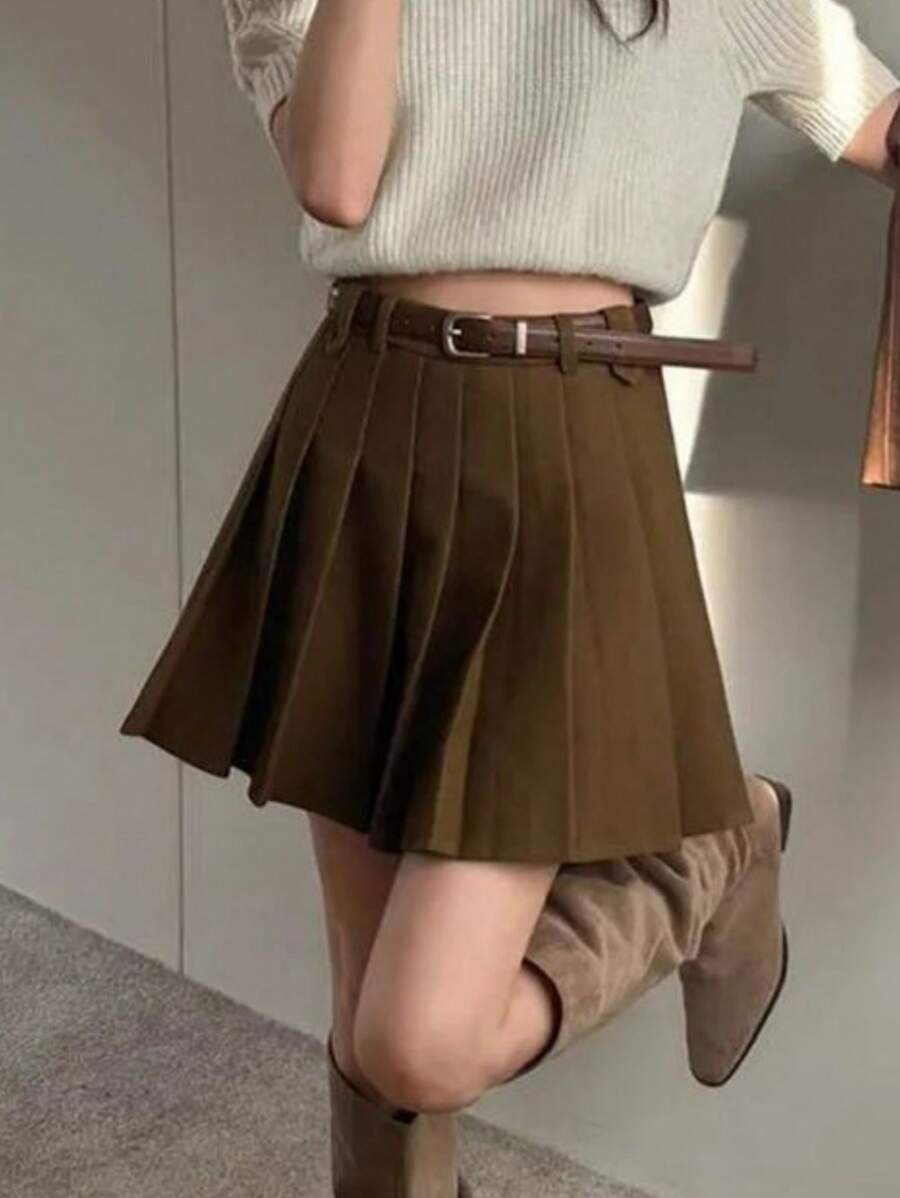 "Pleated Skirt. Classic And Super Versatile. Has Lining At The Bottom." - Màu nâu Mocha - Xem 1