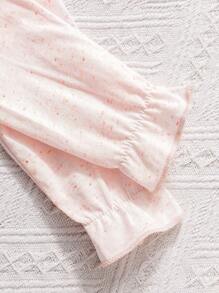 2 件套女婴蕾丝喇叭袖上衣，蕾丝前片设计荷叶边领 + 松紧腰荷叶边装饰裤，可爱舒适的婴儿睡衣