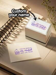 Ștampilă personalizată cu autocerneală și nume - Ștampilă personalizată de birou/afaceri pentru documente, corespondență, apreciere profesori, utilizare HR, cadou unic pentru șef, colegi, profesori, antreprenori, Ziua Îndrăgostiților, Ziua Mamei, Ziua Tatălui, zile de naștere, aniversări, absolvire, cadou pentru ea/el, articole esențiale pentru întreprinderi mici, cadou pentru Săptămâna aprecierii profesorilor, cadouri pentru evenimente corporate