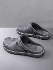 Nieuwe herenpantoffels (2025), modieuze, veelzijdige muiltjes met kaartprint en retrolook, slippers voor buiten, werk, reizen, jungle-avonturen, zachte, dikke EVA-zool met Engelse print, ademend en geperforeerd, maat 40-47, schoenen met antislipzool, slijtvast, holle ruimte, indoor gym, kantoor, chef-koksschoenen, schoenen voor buitensporten, strand, resort, feest, herensandalen voor buiten, wandelen in de Gobi-woestijn