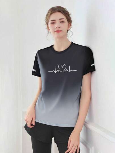 1 件女式户外运动 T 恤，渐变色数码印花心形图案，夏季瑜伽跑步健身休闲度假圆领套头衫，圣诞节礼物，万圣节礼物