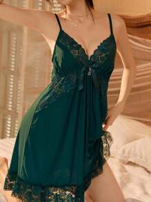 Camisón sexy de encaje con escote en V, tirantes finos y lazo, suave y cómodo, ideal para vacaciones