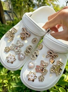 Set de 16 piezas Nuevo color dorado Decoraciones con diseño desmontable de oso de amor y lazo adecuado para sandalias de playa, zapatos de jardín, zuecos huecos, clips de moda para zapatos, aplicable para todas las temporadas, un gran regalo para vacaciones