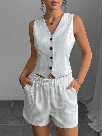 2 件套夏季休闲条纹 V 领纽扣前背心和短裤，度假，两件套夏季套装