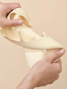 1pc Desktop Tissue Box With Cute Spring-Loaded Lifting Design, Creative Dust-Proof Napkin Holder For Living Room & Coffee Table, Removable Silicone Cover