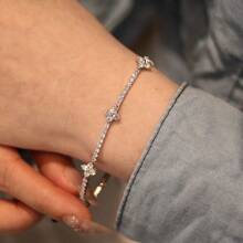 1 Chiếc vòng tay nữ kiểu tennis đính 12 viên đá Moissanite (0.1ct) và 32 viên đá Moissanite (0.05ct), thiết kế 3 hình thoi, dài 20cm. Vòng tay bạc S925 cao cấp đính đầy đá Moissanite, thích hợp đeo hàng ngày. - Bạc - Xem 7