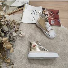 Damskie wygodne trampki casualowe, płaskie, uniwersalne, wytrzymałe, modne buty z płótna ze wzorem w kształcie serca, wysokie, wygodne, codzienne dojazdy do pracy - Złoto - Zobacz 4