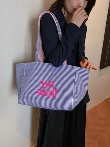 Esta bolsa de lona a rayas de doble cara es una bolsa de compras ligera, casual y minimalista, adecuada para mujeres jóvenes, principiantes y trabajadores de oficina. Es perfecta para la universidad, es una opción ideal para el regreso a clases, el primer día de clases, la playa, las vacaciones, la bolsa escolar y un artículo imprescindible para la universidad. Bolsa de lona, atuendos de verano - Azul - Ver 2