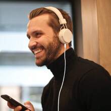 1 个 Lightning 转 3.5 毫米耳机音频转换器适配器兼容 14/13/12/11/XS/XR/X/8/7 和所有 Lightning 设备，适用于车载耳机延长线 Nan MFi 认证 - 白色 - 查看 8