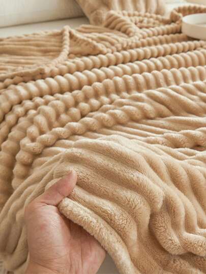 1 件乳白色焦糖条纹毛圈布和超细纤维柔软舒适毛毯，适用于卧室和客房
