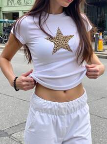 豹纹印花与五角星图案圆领短袖 T 恤图案少女时尚服装