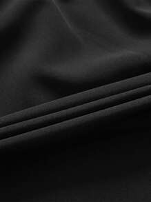 Shorts de corrida femininos pretos de secagem rápida com bolso lateral com zíper - cintura elástica com cordão, shorts esportivos com design de tipografia contrastante para academia, exercícios ao ar livre