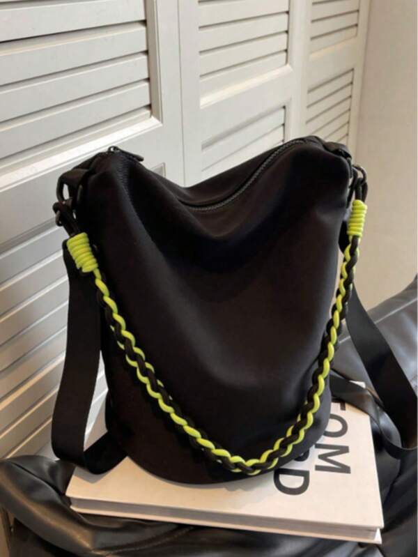 Bolsa de Ombro Oblíqua de Nylon Preta, Bolsa Balde Simples e Versátil com 2 Alças de Ombro, Design Unissex Adequado para Uso Diário, Escola, Universidade, Trabalho, Compras