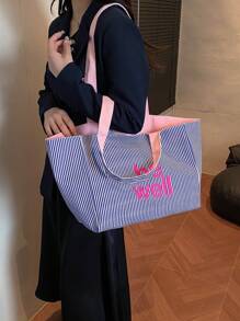 Esta bolsa de lona a rayas de doble cara es una bolsa de compras ligera, casual y minimalista, adecuada para mujeres jóvenes, principiantes y trabajadores de oficina. Es perfecta para la universidad, es una opción ideal para el regreso a clases, el primer día de clases, la playa, las vacaciones, la bolsa escolar y un artículo imprescindible para la universidad. Bolsa de lona, atuendos de verano - Azul - Ver 3