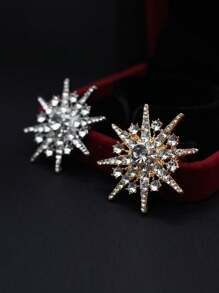 1 pièce Broche étoile dorée étincelante élégante, accessoire de bijoux haut de gamme avec quatre pointes angulaires incrusté de strass, petits diamants multi-couches les entourant, accessoire mode pour soirée