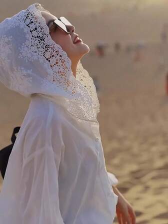 女士纯色编织面料蕾丝拼接透明连帽衬衫，带口袋