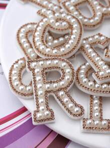 26 件 A-Z 字母贴片套装，3D 珍珠和水钻装饰字母贴纸，DIY 字母贴片配件，适用于衣服、包包、背包、织物、个性化礼品、新娘派对礼物、单身派对装饰 - 粉底白鑽 - 查看 5