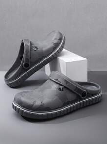 Nieuwe herenpantoffels (2025), modieuze, veelzijdige muiltjes met kaartprint en retrolook, slippers voor buiten, werk, reizen, jungle-avonturen, zachte, dikke EVA-zool met Engelse print, ademend en geperforeerd, maat 40-47, schoenen met antislipzool, slijtvast, holle ruimte, indoor gym, kantoor, chef-koksschoenen, schoenen voor buitensporten, strand, resort, feest, herensandalen voor buiten, wandelen in de Gobi-woestijn
