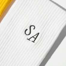 Chaussettes avec initiale personnalisée - Lettres brodées personnalisées sur des chaussettes à col rond souples - Cadeaux personnalisés - Fabriqués pour lui et elle - Cadeau pour la Fête des Pères - Cadeau pour la Fête des Mères - Cadeau de Noël