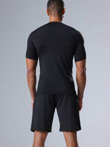 2 件/套男士运动套装、健身短袖 T 恤、跑步训练压缩衬衫、印花 T 恤和短裤套装