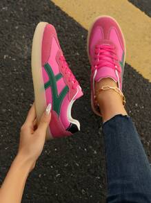 天鹅绒拼布系带鞋面软底女士休闲运动鞋，新款秋季轻便厚底运动鞋，户外运动风格学生滑板鞋 - 彩色 - 查看 1