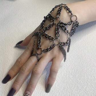 1pc The Dark Gothic Women's Ring Chain Bracelet Is Easy To Wear And Is Suitable For Masquerade Parties Or Cosplay, In A Black Reversible Velvet Glove Style,Unique Gothic Style Black Thorns Fingerless Bracelet For Women Halloween