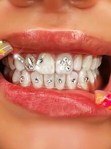 220 Stücke selbstklebende Zahnedelsteine DIY-Set, modischer Zahnschmuck, Kristall-Strass-Aufkleber, super glänzende weiße Zahndekorationen, Schmetterling-Flachdiamanten, Zahnschönheits-Materialiensatz, europäischer & amerikanischer Hip-Hop Goth Y2K Stil, inklusive aller Werkzeuge