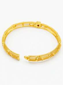 1pc 24K Gold Plated Copper Luxury Classic Open Cuff Bracelet - Hollow Design, Suitable For Women, Non-Mosaic Copper Alloy Material, Ideal For Daily Wear And Vacation - Suitable For All Seasons