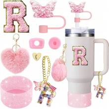 8 piezas de accesorios para taza de 40 oz y 30 oz, incluyendo tapa con pajita, tapa de silicona a prueba de derrames, funda de silicona, cadena con dije de letra, pegatina, gancho en forma de corazón, pompones con forma de corazón y bola de pelo, ideal para camping, regalo del Día de San Valentín, Día de la Madre, útiles escolares