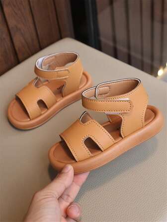 2025年夏季新款儿童带扣沙滩平底凉鞋，厚底时尚罗马人字拖，婴儿凉鞋