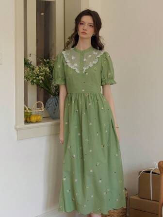 Simple Retro Fresh Green Embroidered Dress With Stand - Up Collar And Lace Peter Pan Collar