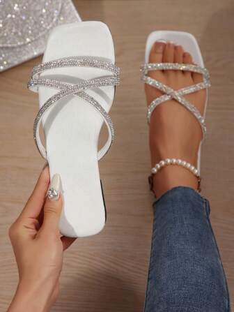 Sandalias planas con decoración de cristal, versátiles para la playa, nuevo modelo 2025 para mujer