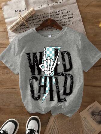 Camiseta de manga corta con cuello redondo con estampado de calavera y eslogan, informal para niños, para primavera y verano