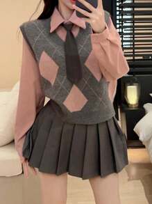 "Pleated Skirt. Classic And Super Versatile. Has Lining At The Bottom." - Grey - View 1