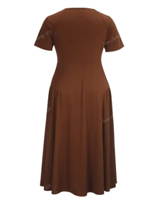 Vestito lungo elegante da donna con taglie grandi, senza spalline, con arricciature e vita stretta