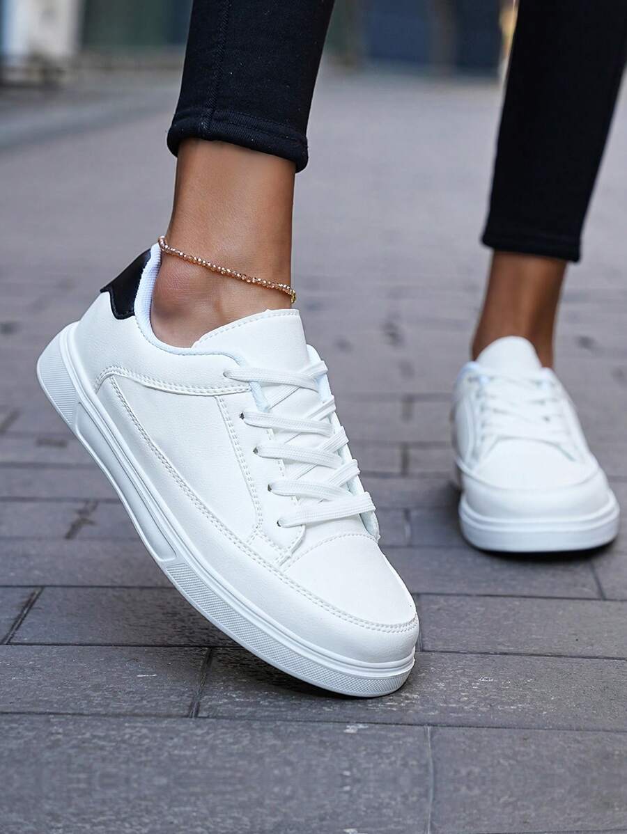 Unisex Outdoor Casual Lightweight Breathable Non-Slip Sports Sneakers, Versatile Low-Top Flat Shoes For Teens, Spring/Summer - Black and White - View 1