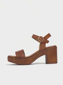 Sandalias con plataforma perforada y tacón ancho - cómodas