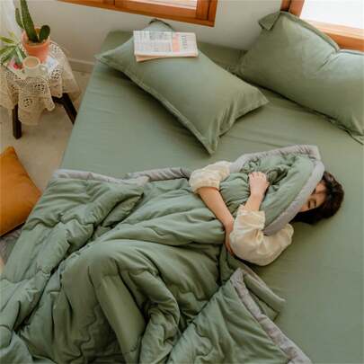 1pc Solid Color Blanket, Minimalist Brushed Cotton Summer Quilt, Skin-Friendly Brushed Filling