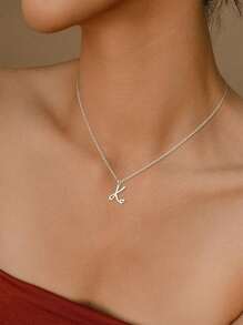 1件装女士不锈钢字母项链，时尚防水可定制个性化字母吊坠项链，不会褪色