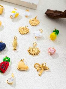 1 PIEZA Encantos bohemios de oro y esmalte - Colgantes en forma de corazón, ojo malvado, floral y frutas para hacer collares y pulseras, suministros de joyería vintage