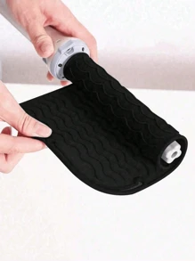 Estera resistente al calor de silicona para herramientas de peinado, funda protectora antideslizante portátil y almohadilla de descanso para rizadores, planchas alisadoras, varillas, evita daños en el mostrador, ideal para viajes y uso en salón doméstico, textura ondulada para un agarre seguro, fácil de transportar.