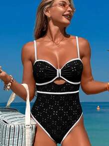 Maillot de bain une-pièce à la mode pour femmes pour les vacances à la plage et les sports nautiques d'été