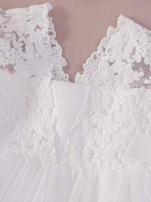 0-2岁女婴白色洗礼礼服套装、婚礼花童泡泡纱裙套装