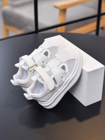 儿童时尚可爱白色运动鞋、运动凉鞋、校鞋、柔软舒适、适合所有季节